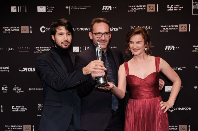 Tudor Platon (Kamera), Bogdan Mureșanu (Regie) und Ioana Flora (Schauspielerin) von THE CHRISTMAS GIFT bei den EFA 2019. 