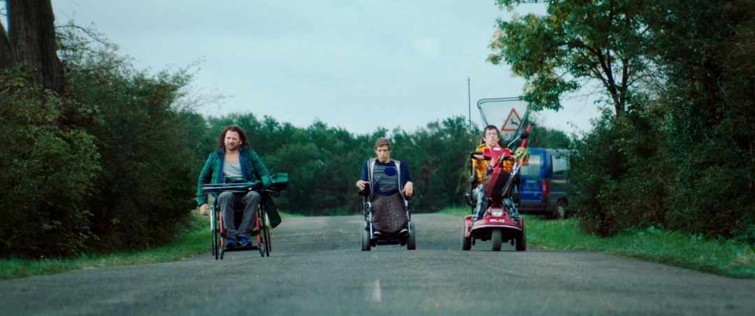 TISZTA SZÍVVEL/KILLS ON WHEELS by Attila Till