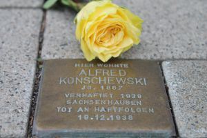 Stolperstein neben der Stadthalle
