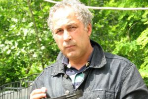 Der albanische Regisseur Artan Minarolli verstarb am Silvestertag im Alter von nur 57 Jahren.