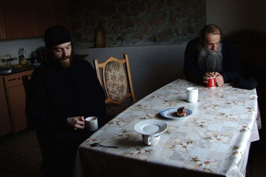 THIS IS THE DAY zeigt die Tagesabläufe der Mönche im Kloster Gračanica.