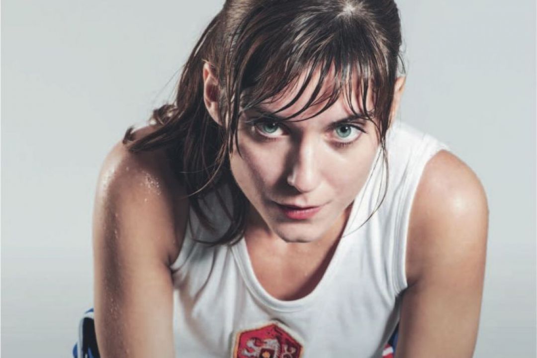 Was für Augen! Judit Bardos ist für einen „Sun-In-A-Net“-Award nominiert.